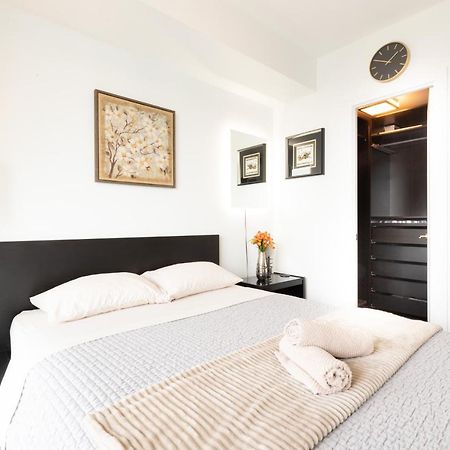 Bright Condo In The Heart Of โตรอนโต ภายนอก รูปภาพ