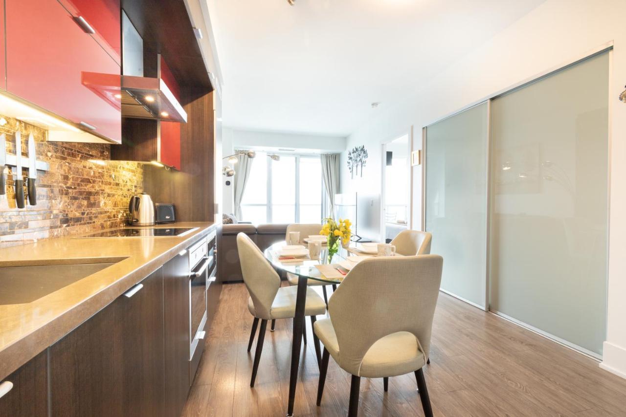 Bright Condo In The Heart Of โตรอนโต ภายนอก รูปภาพ
