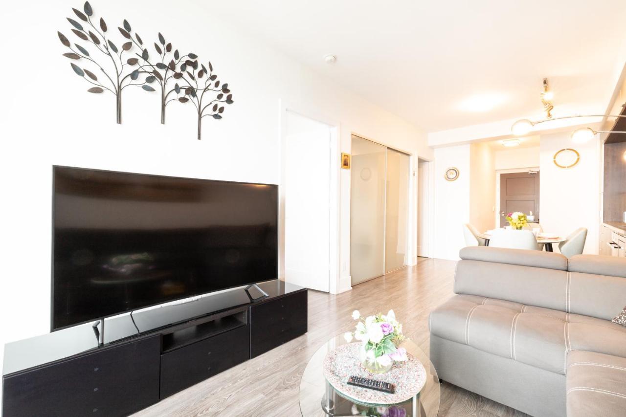Bright Condo In The Heart Of โตรอนโต ภายนอก รูปภาพ