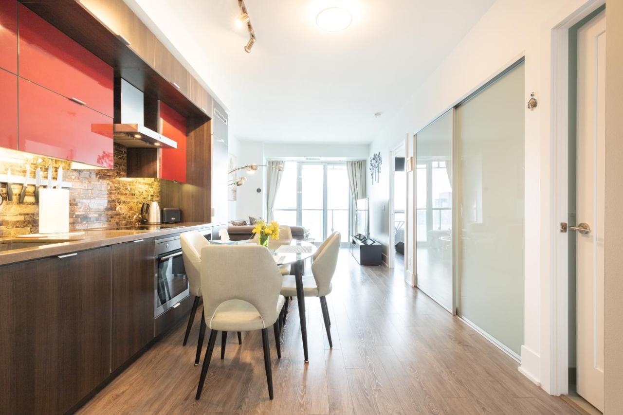 Bright Condo In The Heart Of โตรอนโต ภายนอก รูปภาพ