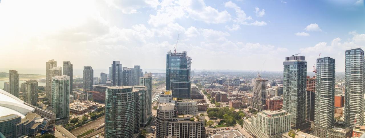 Bright Condo In The Heart Of โตรอนโต ภายนอก รูปภาพ