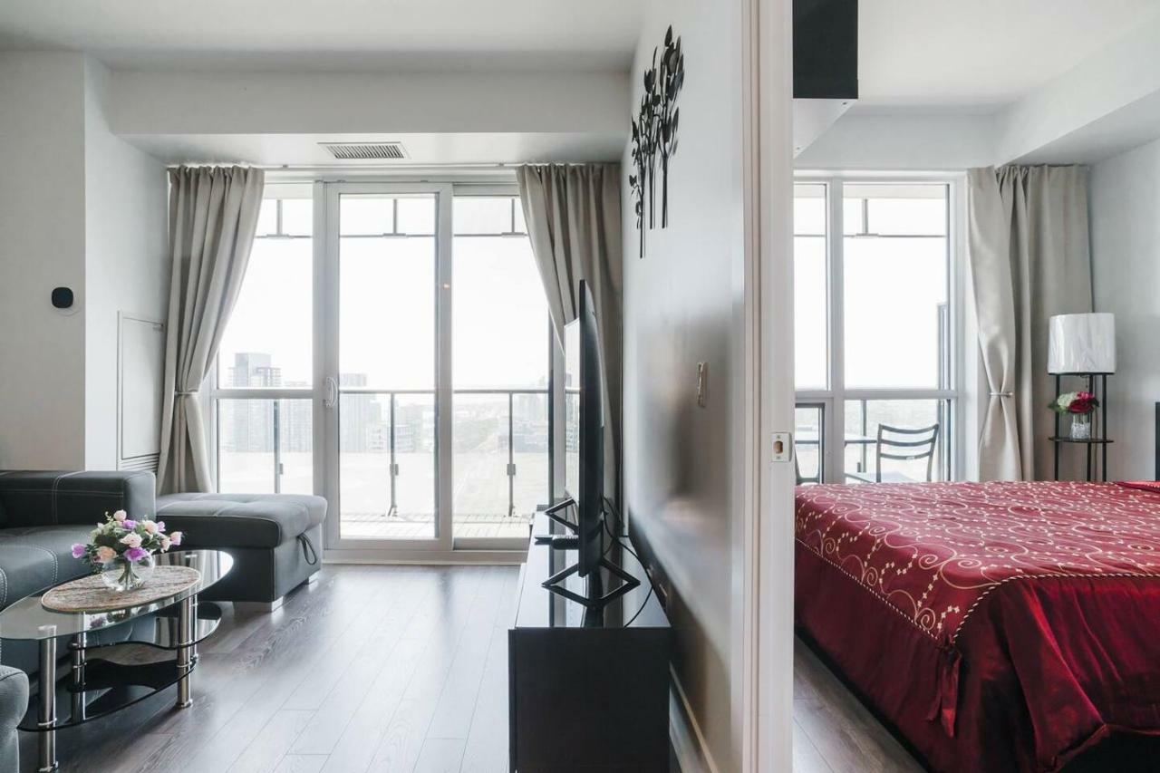 Bright Condo In The Heart Of โตรอนโต ภายนอก รูปภาพ