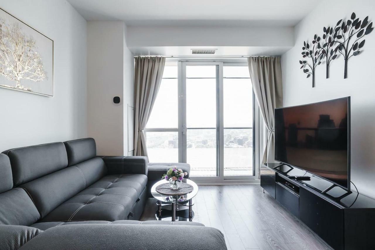 Bright Condo In The Heart Of โตรอนโต ภายนอก รูปภาพ