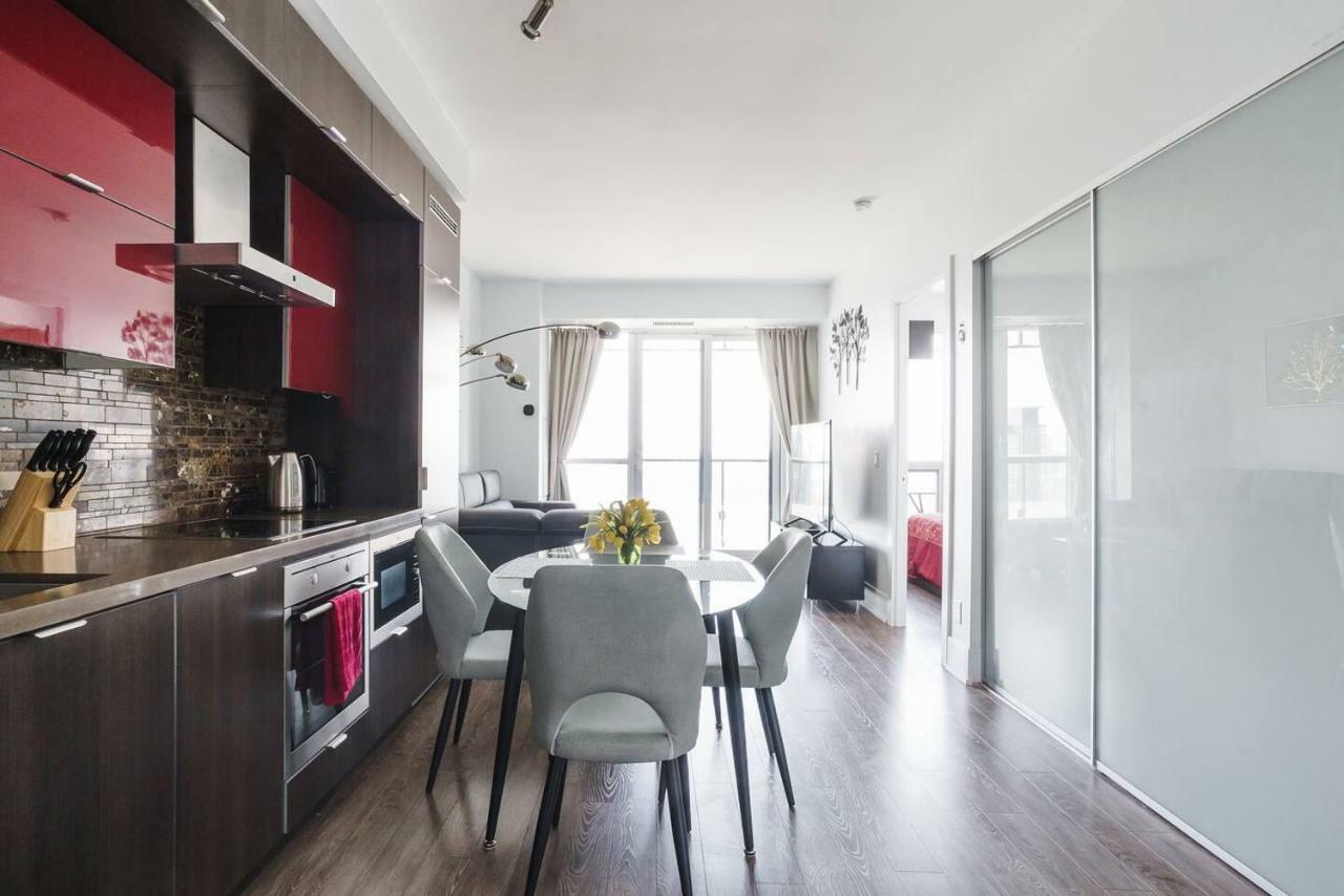 Bright Condo In The Heart Of โตรอนโต ภายนอก รูปภาพ