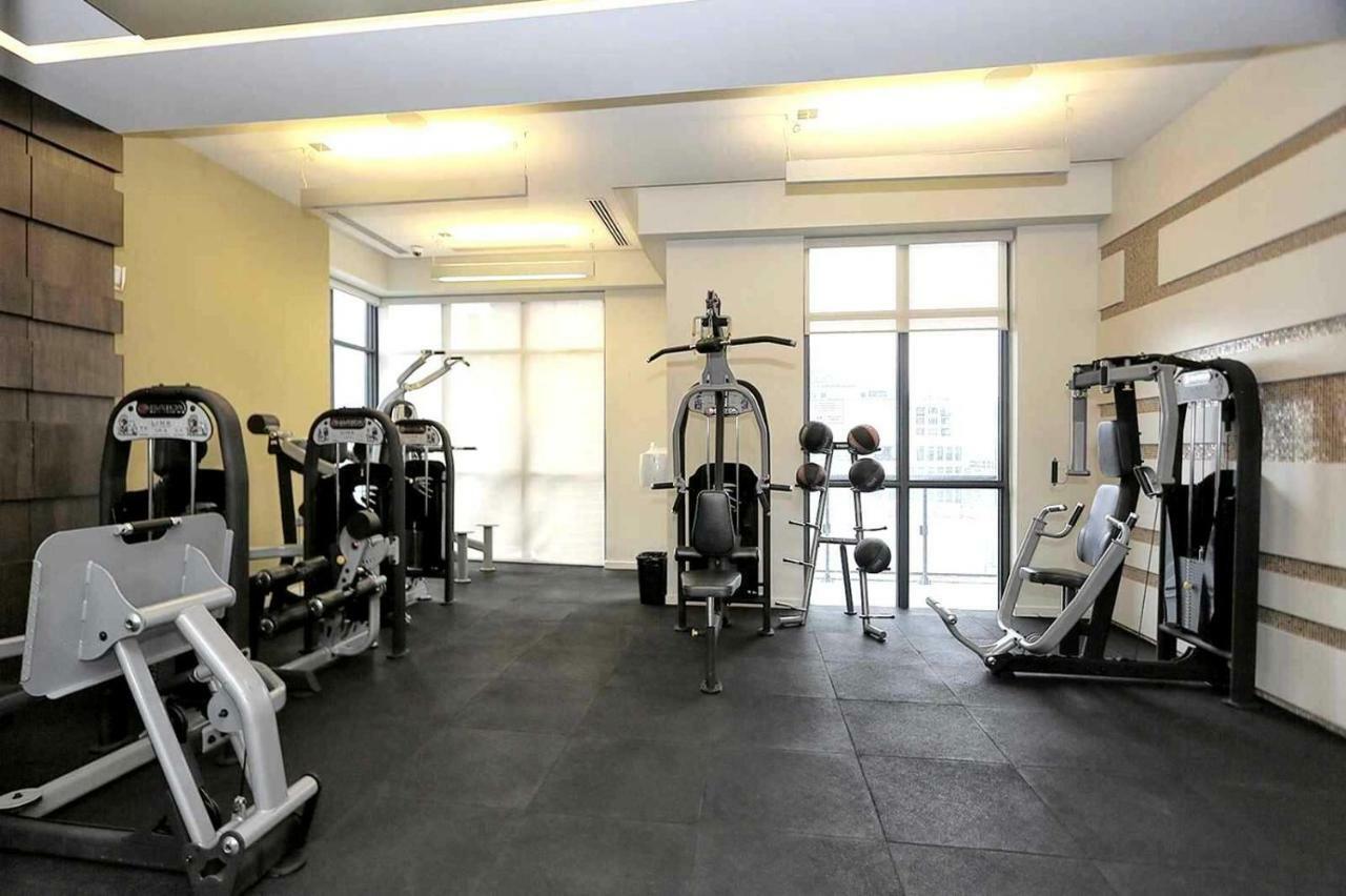 Bright Condo In The Heart Of โตรอนโต ภายนอก รูปภาพ