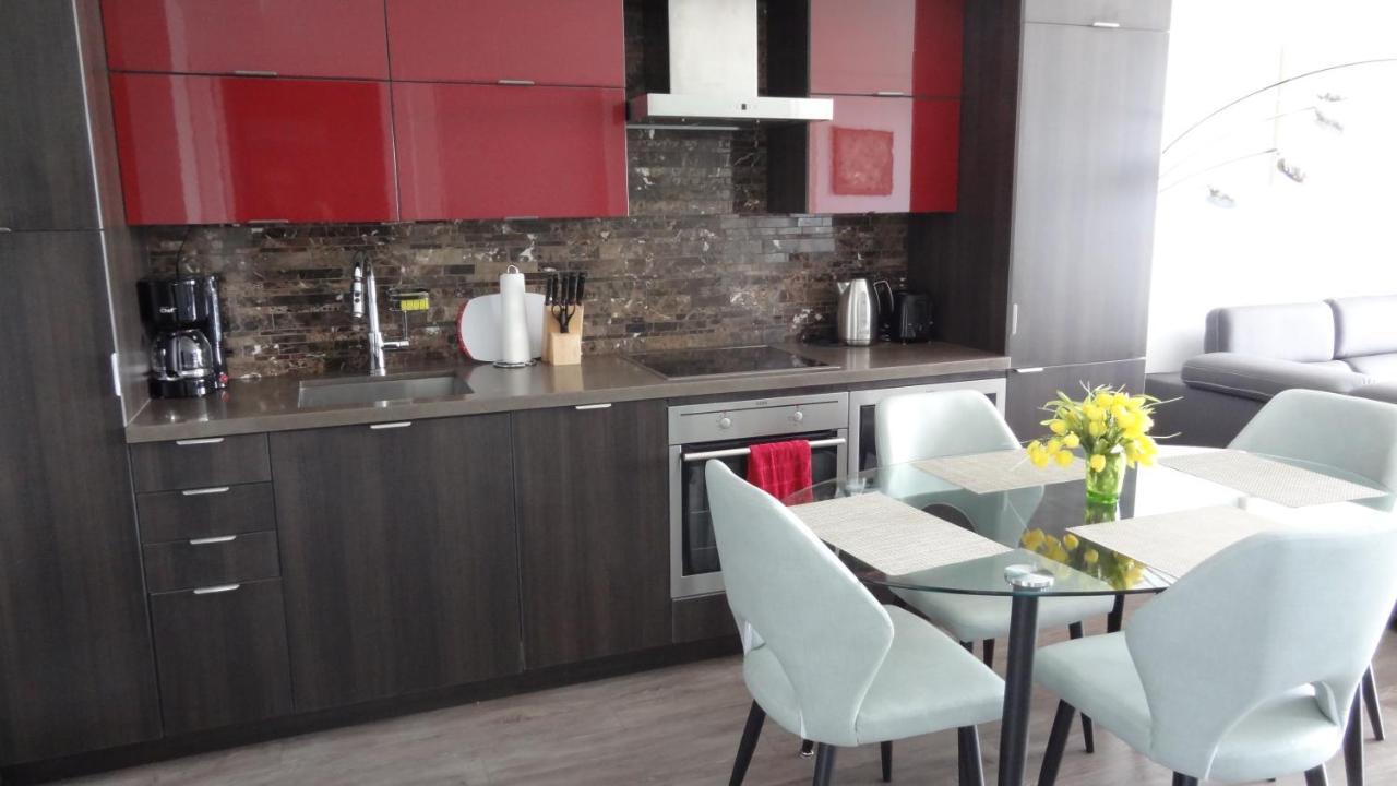 Bright Condo In The Heart Of โตรอนโต ภายนอก รูปภาพ