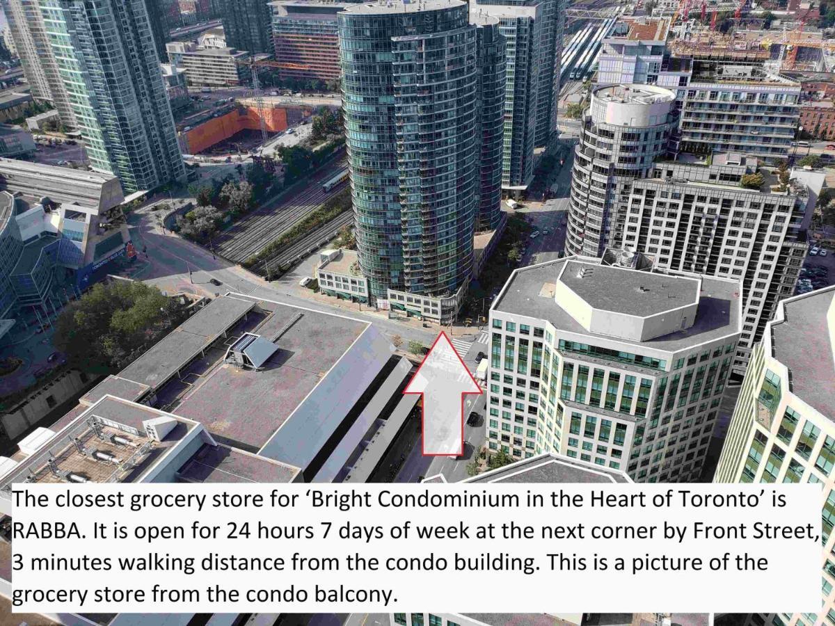Bright Condo In The Heart Of โตรอนโต ภายนอก รูปภาพ